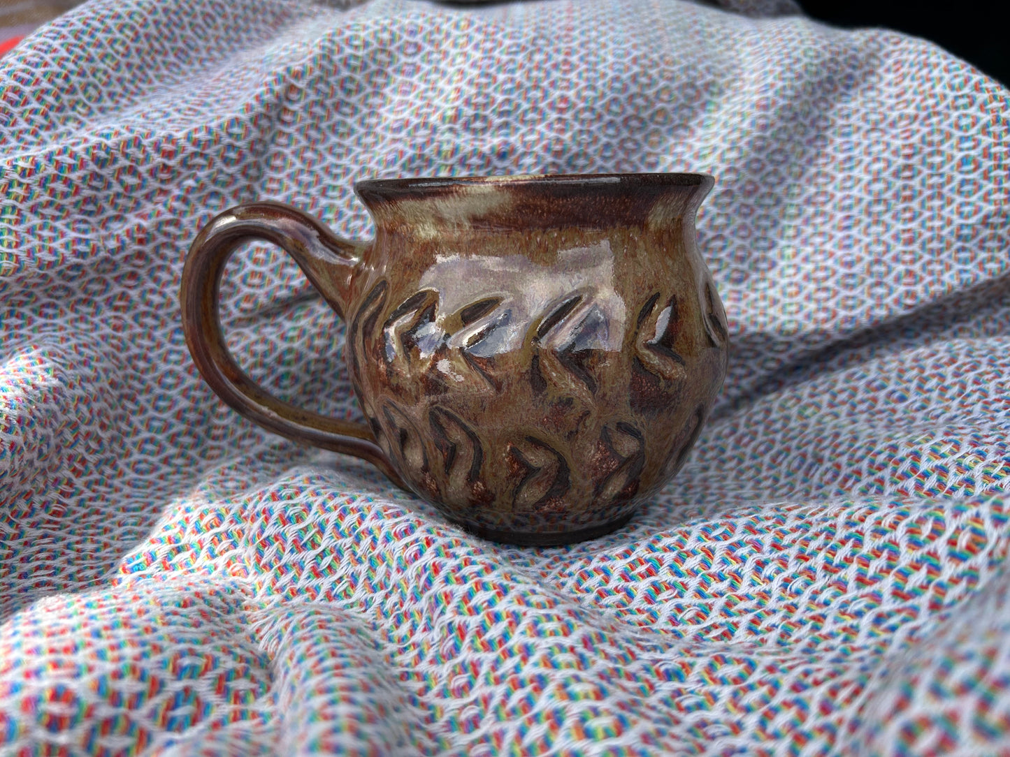 Carved < Mug