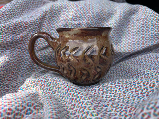 Carved < Mug